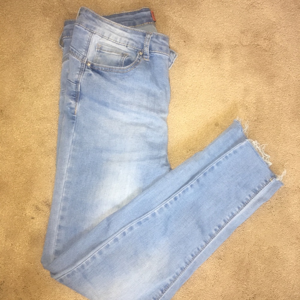 Light blue denim jeans- fashion nova